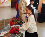 В УВК №10 состоялось открытие Парты Героя в память об участнике СВО и выпускнике Владиславе Ткаченко