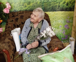 В Брянке со 101-летием поздравили бывшую узницу концлагеря Екатерину Савельевну Том